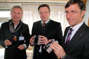 itb09: H. Fercher, G. Platter, J. Margreiter mit dem neuen Traveller Glas von Swarovski Optik